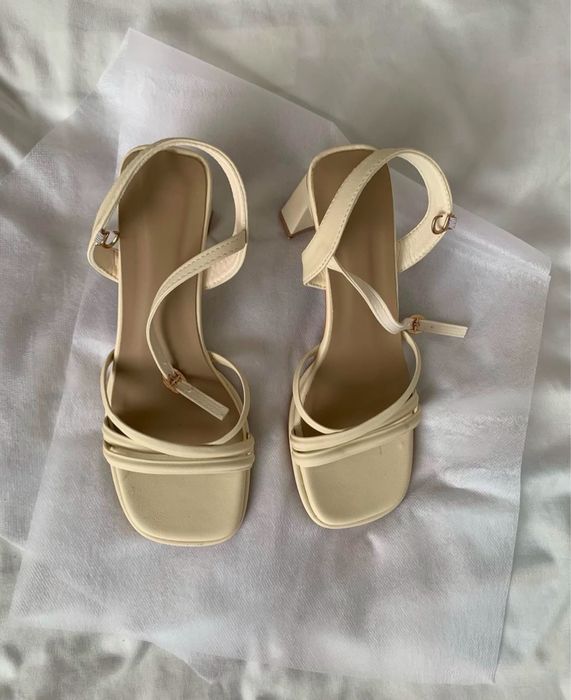 Босоножки новые