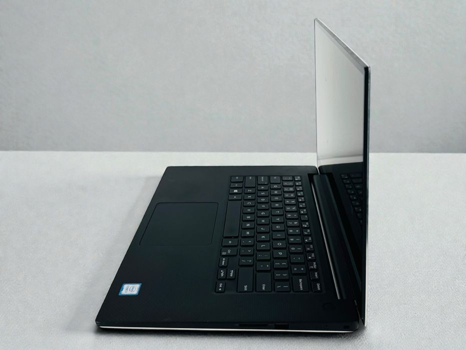 Лаптоп Dell XPS 7590 15" 4K UHD i7-9750H 2.60Ghz 16RAM 256GB SSD Nvidia GTX 1650 Перфектен! Гаранция!