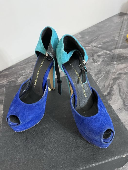 Туфли на высоком каблуке