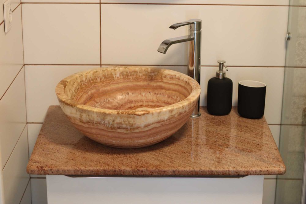 Blaturi din granit și marmură. Bucătărie, lavoar, polițe, masă.