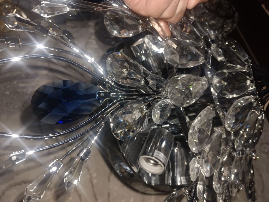 Продам люстру две шт