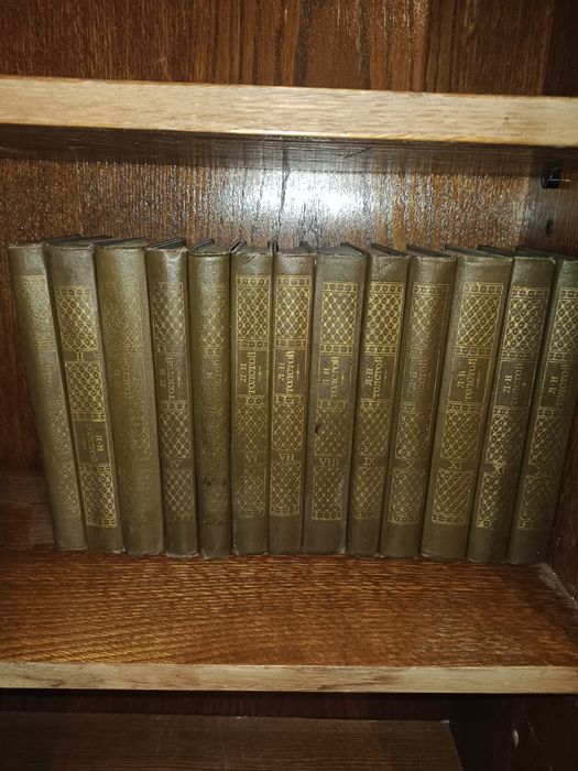 Книги Л.Н Толстой, Жюль Верн, Томас Манн.