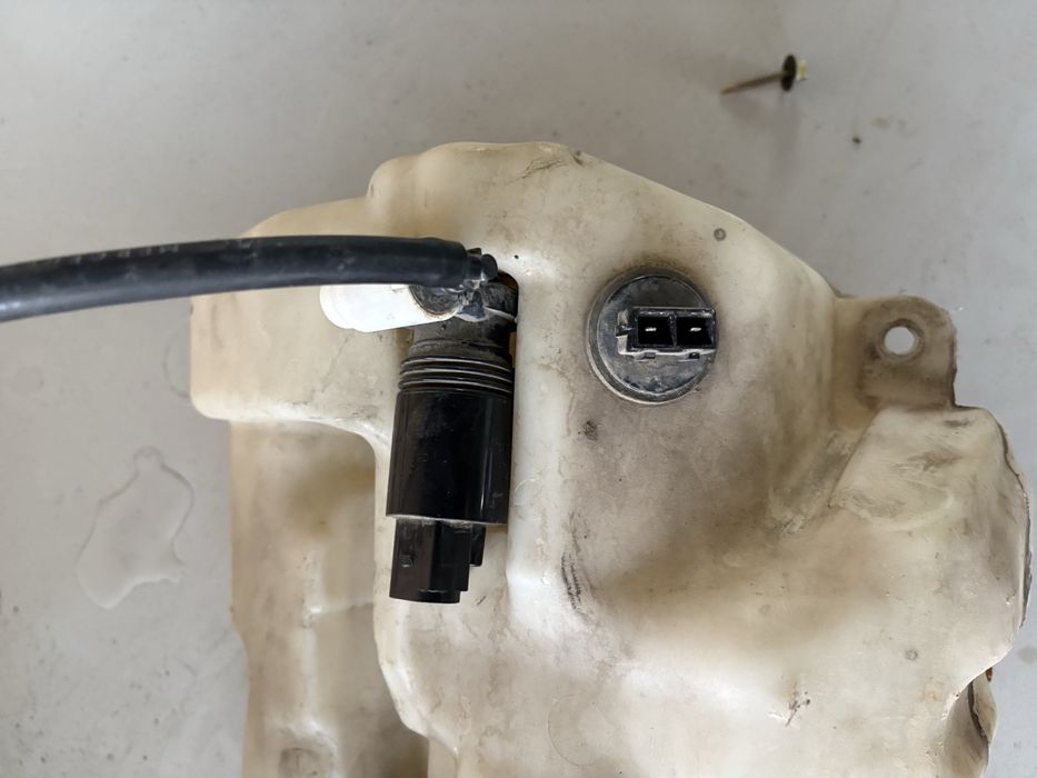 Бачок омывателя Мерседес Mercedes