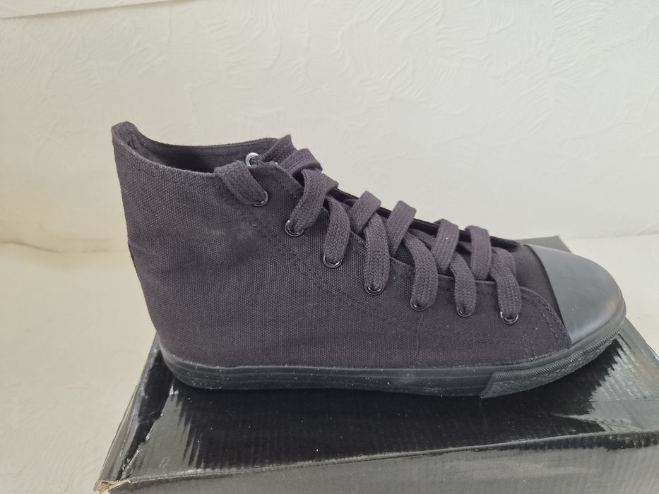 Нови високи кецове платнени унисекс 36-46 – черно-бели и изцяло черни – Converse стил