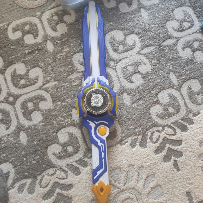 Продаются б/у игрушки инфинити надо