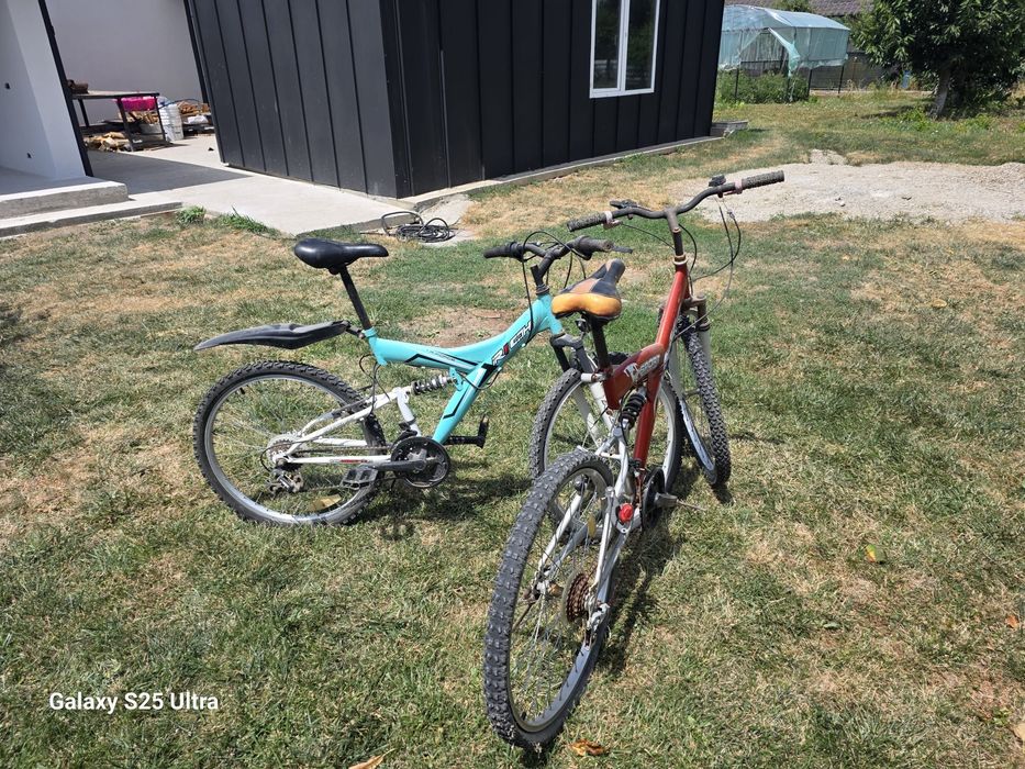 Vând  2 biciclete.