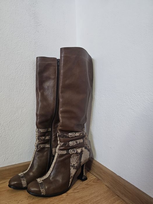 Vand cizme piele dama Made in Romania maro 38