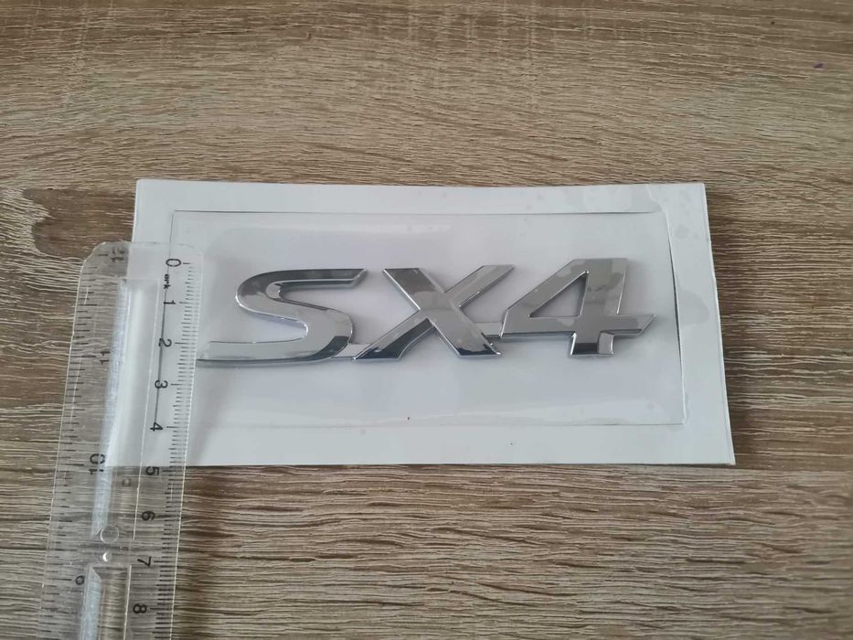 надпис емблема Suzuki SX4
