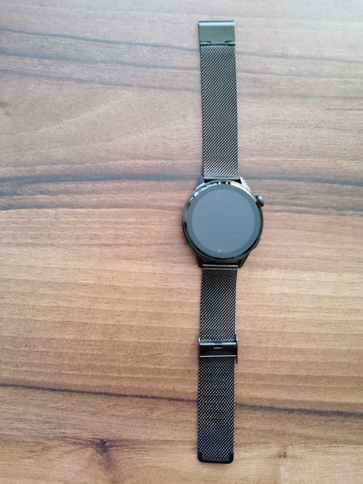 Черен смартчасовник