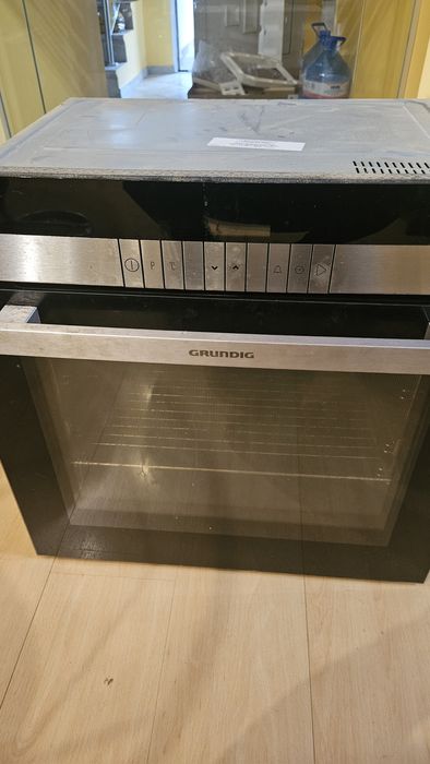Продавам фурна за вграждане GRUNDIG