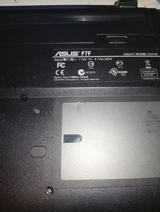 Laptop 17 Inch ASUS model F7F Windows 7 Ultimate