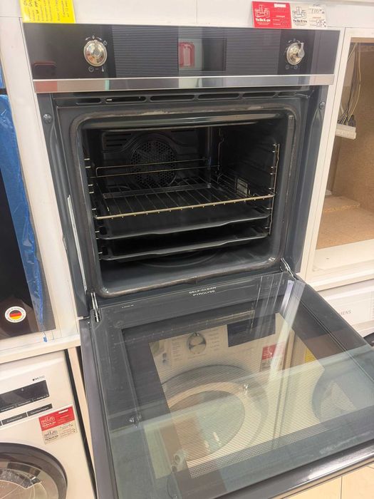 Многофункционална фурна SMEG "Linea" с пиролитичен отвор и плавно затваряне на вратата, черна, енергиен клас A+