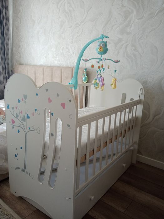 Манеж с тумбой, матрасом и игрушкой