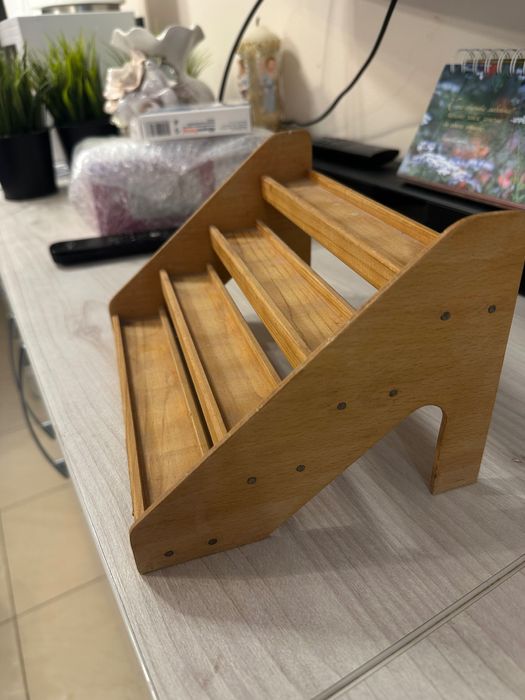 Стойки за лакове