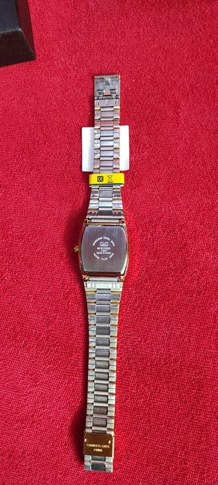 Часовник Q&Q , японски механизъм,унисекс. Нов !!.