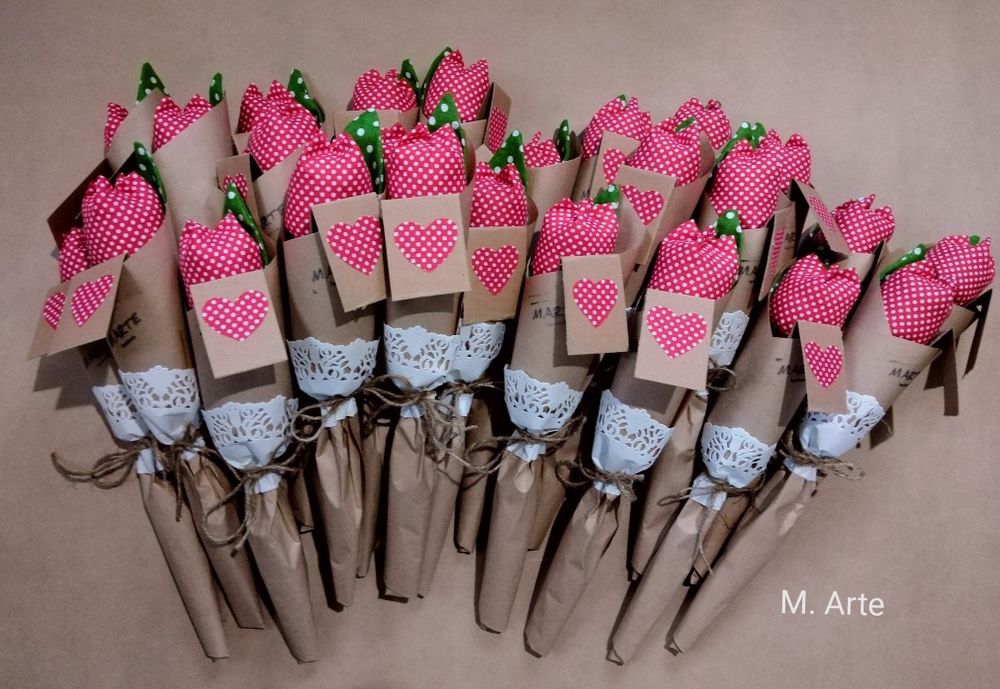 Букет от 3 броя лалета 15лв Еденичен букет 5лв Текстилни лалета