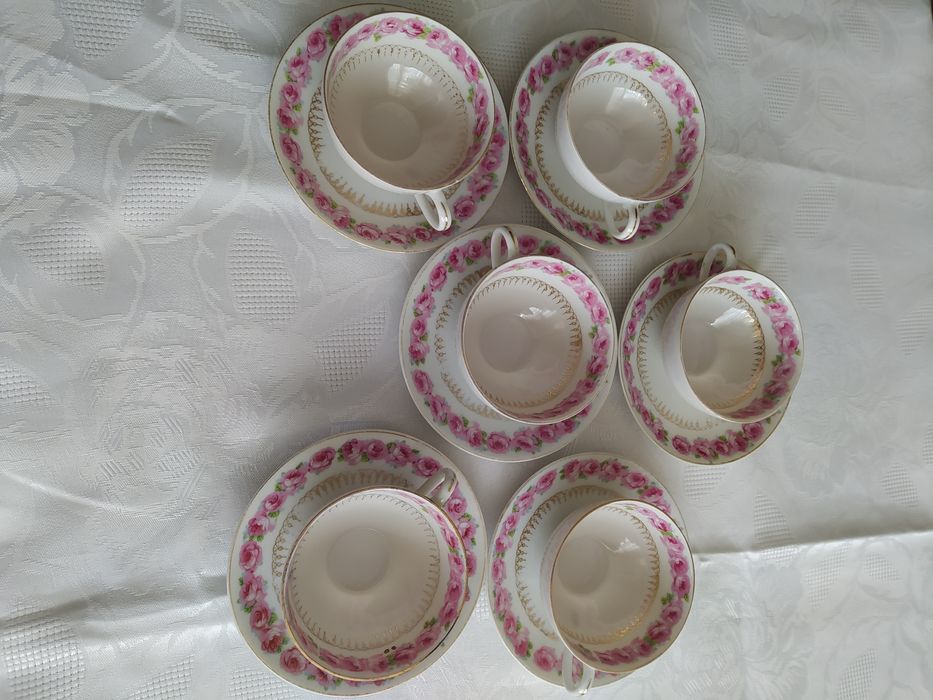 Порцеланов сервиз- 3 броя