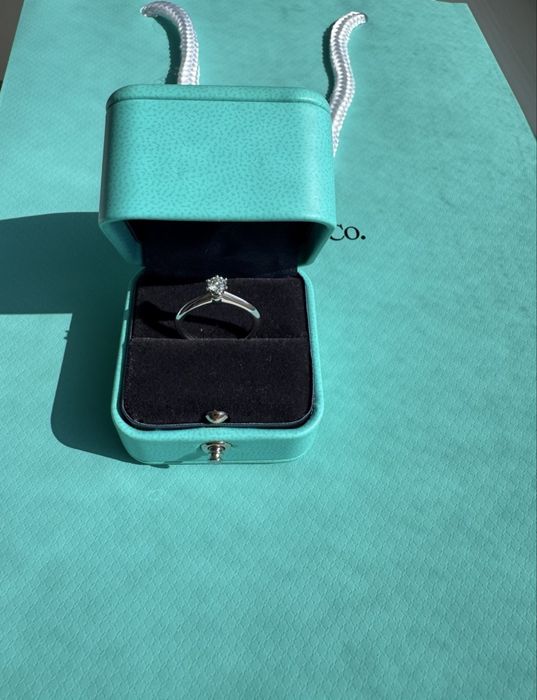 Продается новое помолвочное кольцо Tiffany & Co