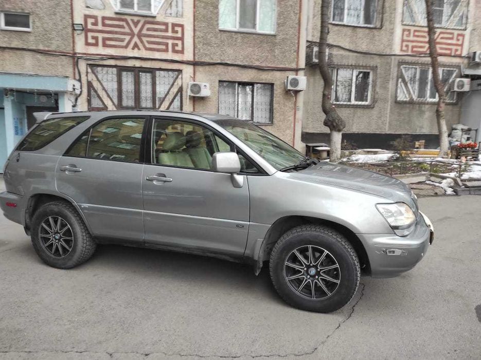 автомобиль Лексус RX300