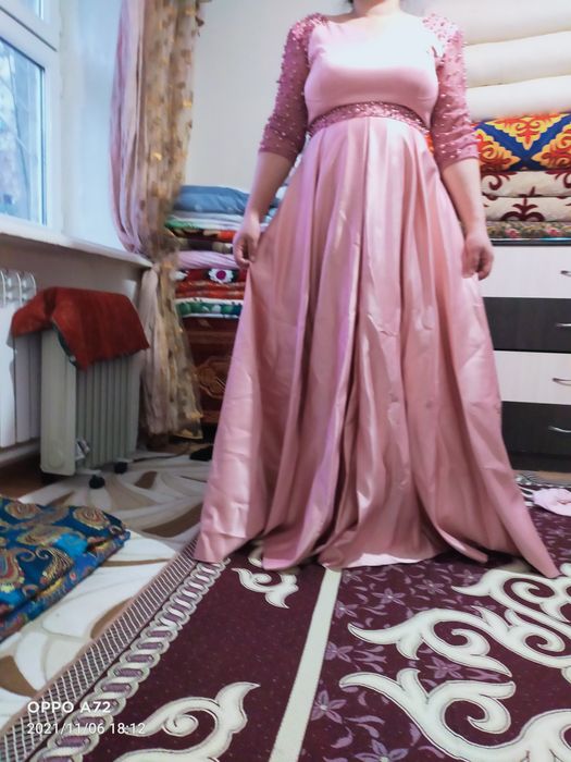 Продам вечерние платья..