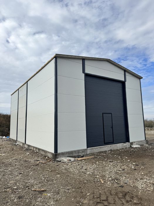 Vand Hala Metalica cu panouri sandwich completa