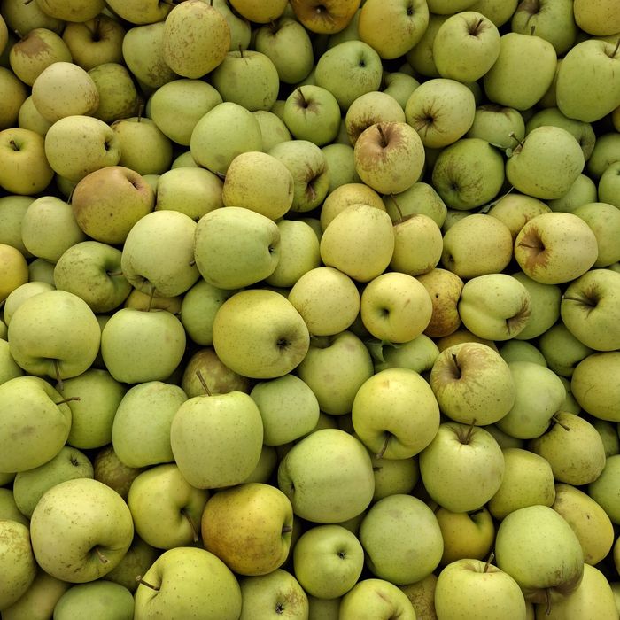 Vând mere diverse soiuri