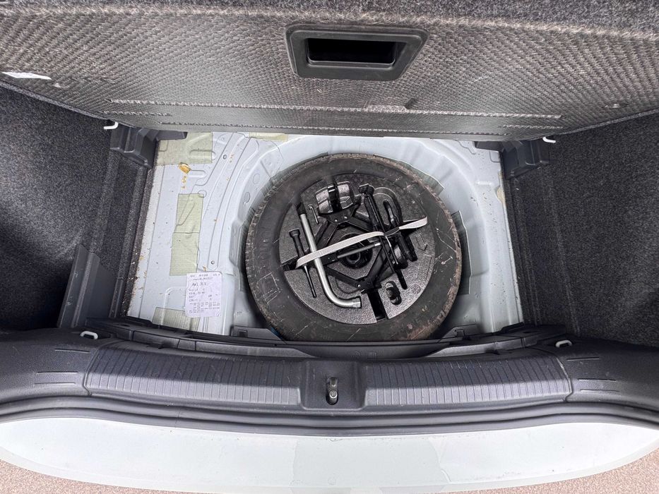 Автомобил VW Polo 1.0 TSI