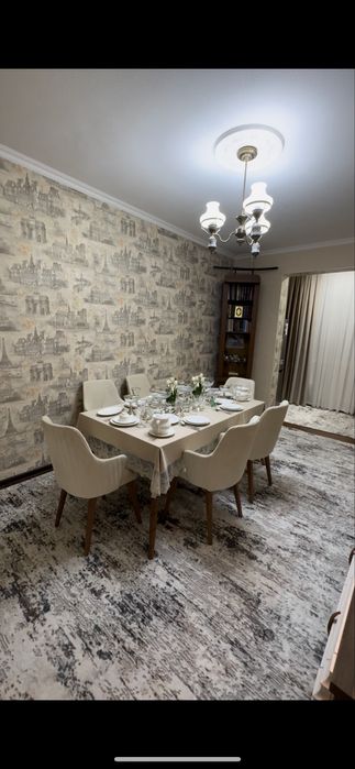 Стол трансформер (увеличивается) стул 8шт.  и комод с подсветкой