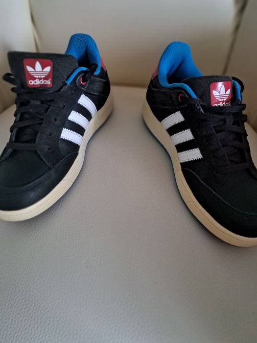 Pantofi sport Adidas din piele