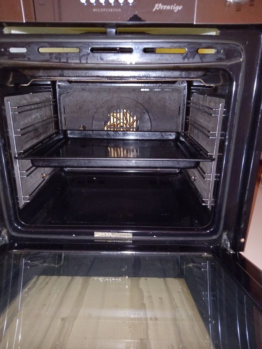 Духовка  в идеальном состоянии
