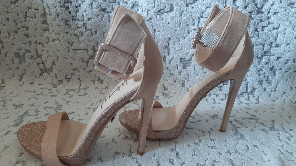 Sandale cu toc marimea 37  int 24 cm.inaltime toc  12 cm