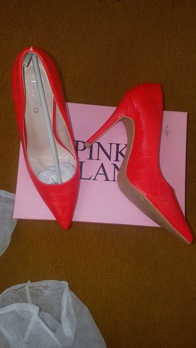 Туфли фирменные на каблуках