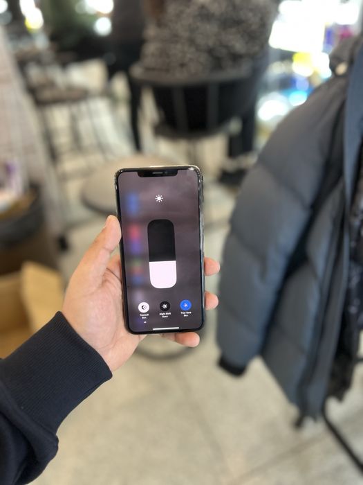 Продам iphone xs max 512