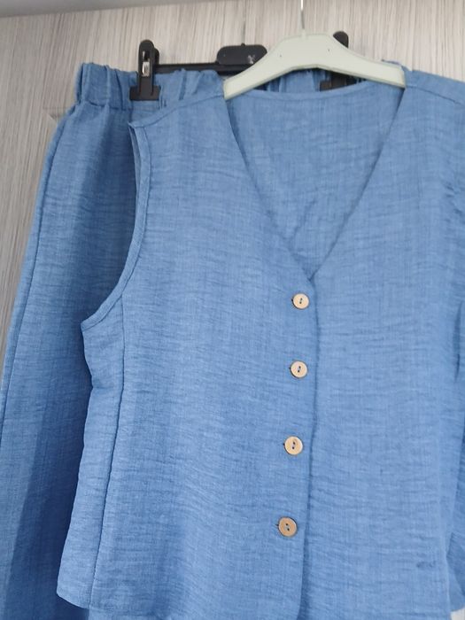 Vand set de dama vesta si pantaloni  M