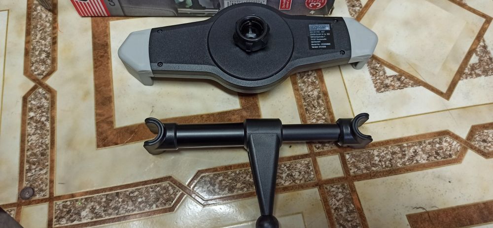 Автомобилна стойка за таблет