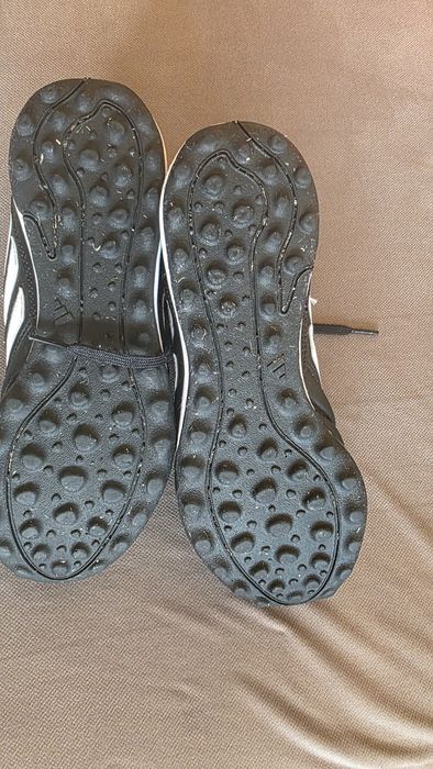 Футболни обувки Adidas - стоножки, естествената кожа