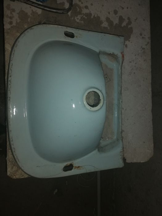 Раковина фаянсовая