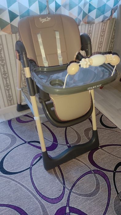 Продам столик для кормления, в подарок ходунки