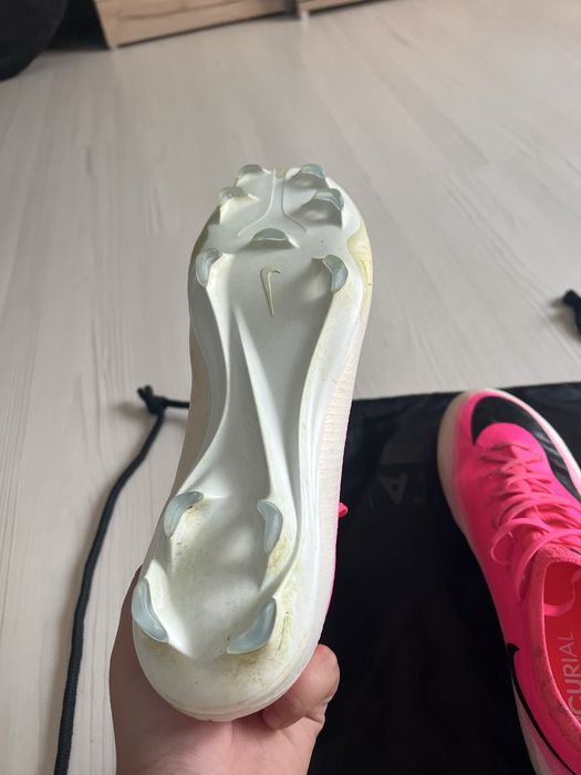 Продавам калеври Nike Mercurial