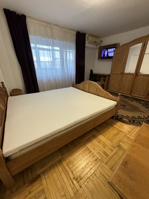 De vanzare  dormitor lemn masiv si mobilier bucataarie