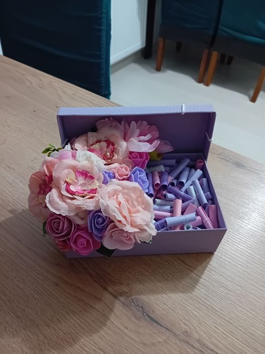 Versete biblice si ornament flori..