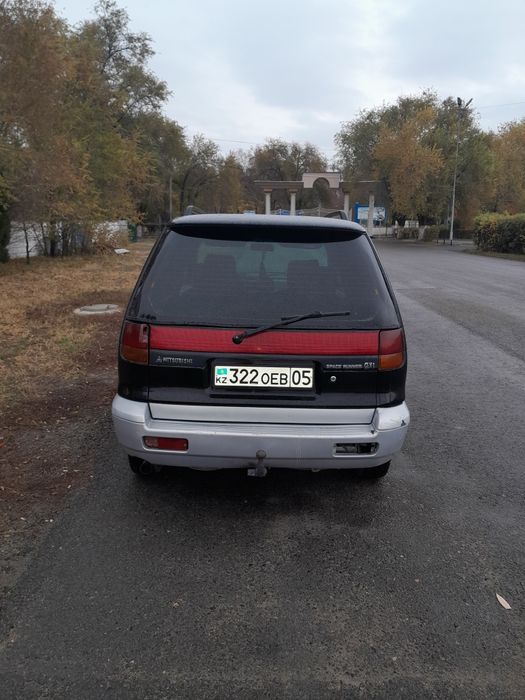 Мицубиси Спейс Рунер