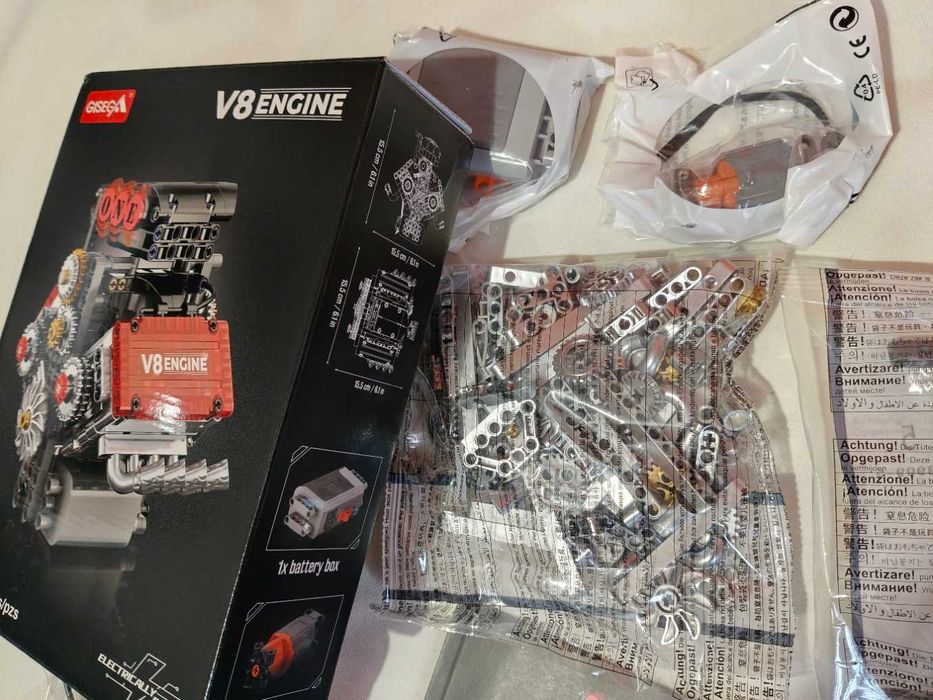 Set constructii motor V8 tip Lego 478 pcs Gisega electric