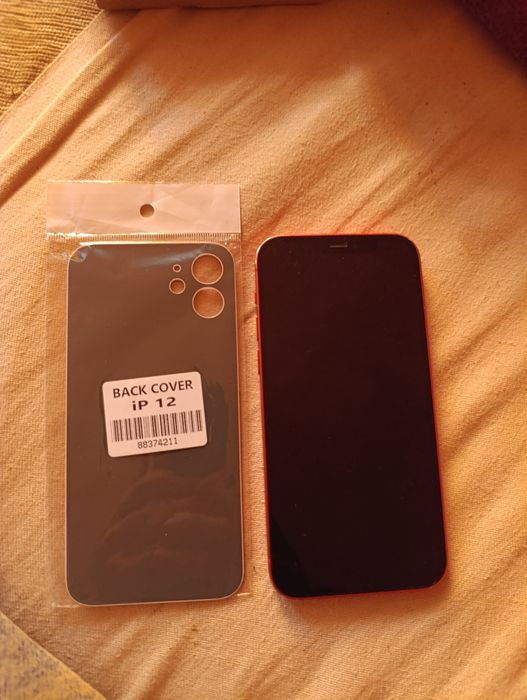 Vând iPhone 12 red