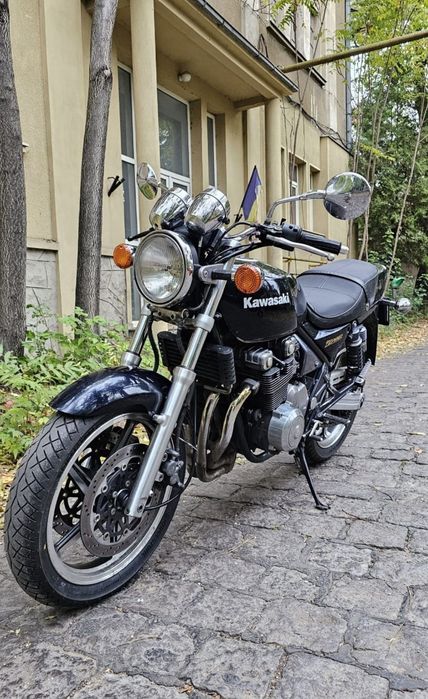 Vând Kawasaki ZR 550 Zephyr
