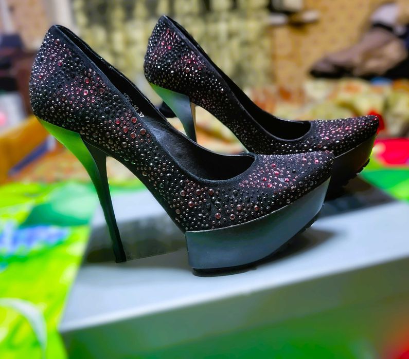 Туфли на высоком каблуке со стразами BASIC Editions 37 разм. (б/у)
