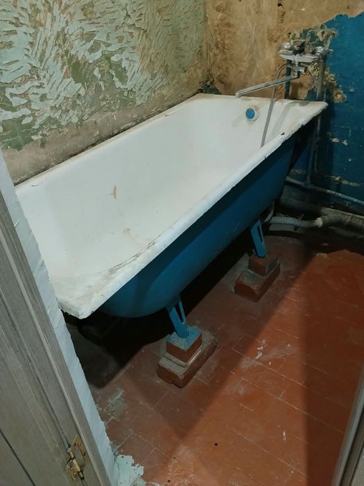 Продам ванну, старая..