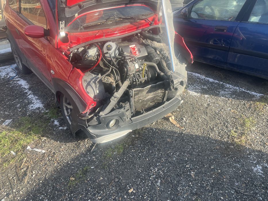 Vand microcar 16 ani mgo 2 an 2013 avariat