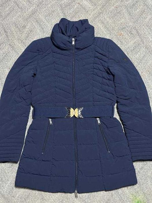 Geaca Guess Teresa bleumarin/ albastru cu centura in talie cu puf