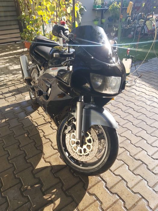 Vand motocicleta Suzuki Gsxr Srad 600 .an 1997……